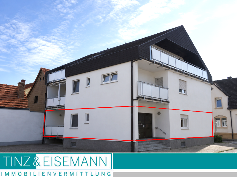 Geräumige 4 ZKB Erdgeschosswohnung mit Stellplatz und Loggia