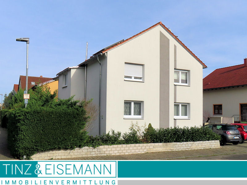 Großzügiges Zweifamilienhaus mit 4 Stellplätzen in Waghäusel – Kirrlach