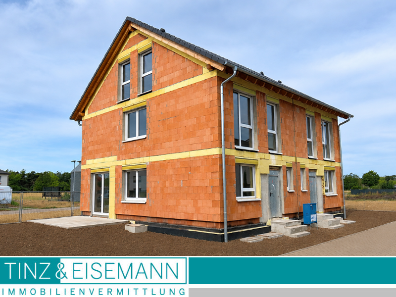 Tinz & Eisemann: Neubau-Doppelhaushälfte im Rohbau Neubau-Doppelhaushälfte im Rohbau